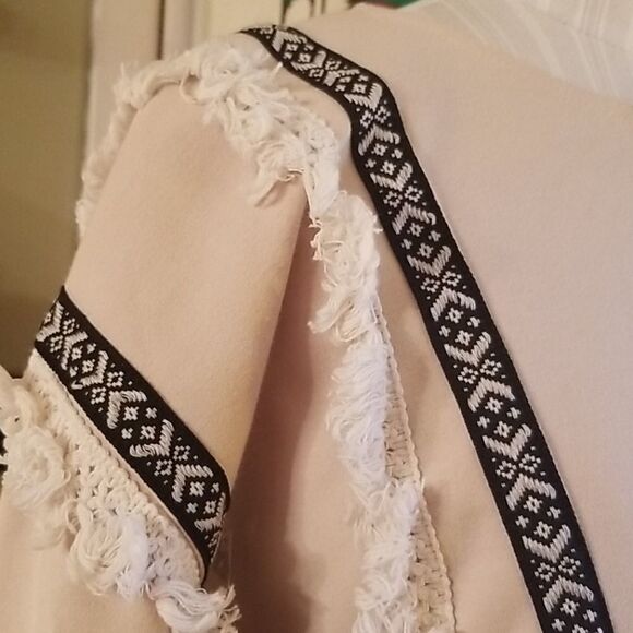 Hayden Los Angeles Top with Aztec Accents - Picture 2 of 8